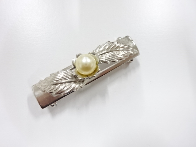 JAPANESE KIMONO / ANTIQUE OBIDOME (SASH CLIP) / PEARL